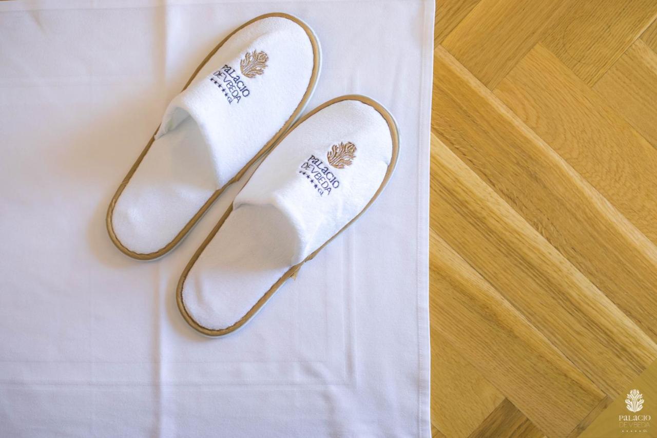 Hotel Palacio De Ubeda 5 G.L Exterior foto Slippers