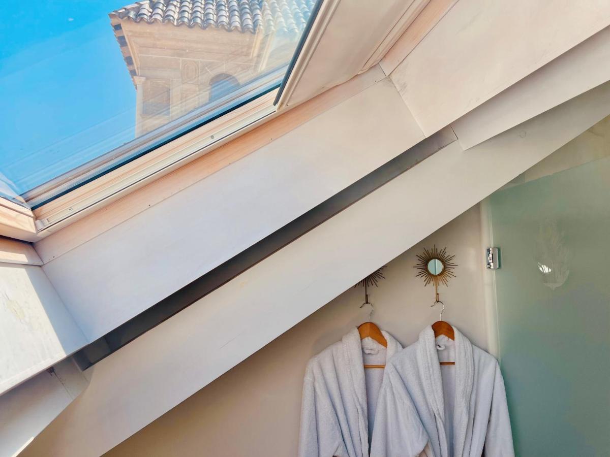Hotel Palacio De Ubeda 5 G.L Exterior foto A skylight in a bathroom
