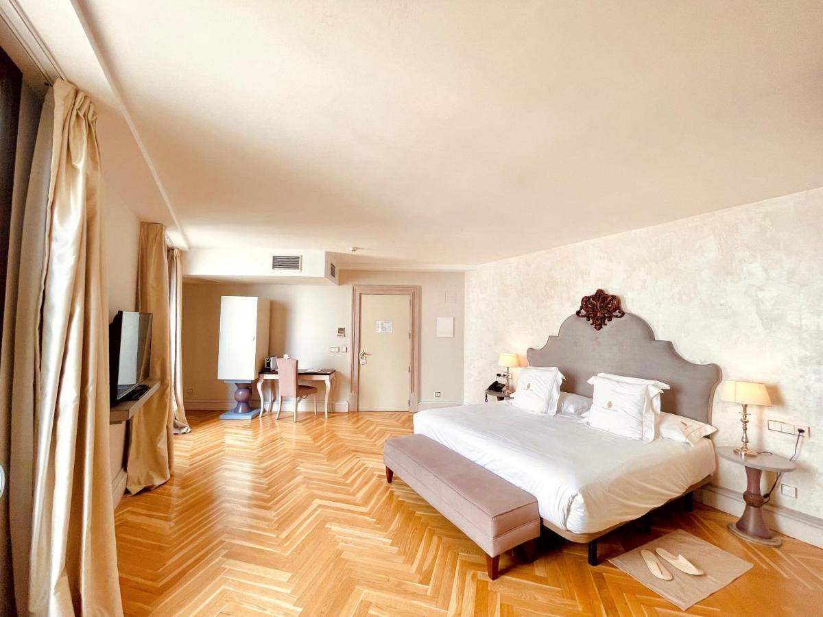 Hotel Palacio De Ubeda 5 G.L Exterior foto A room at the hotel