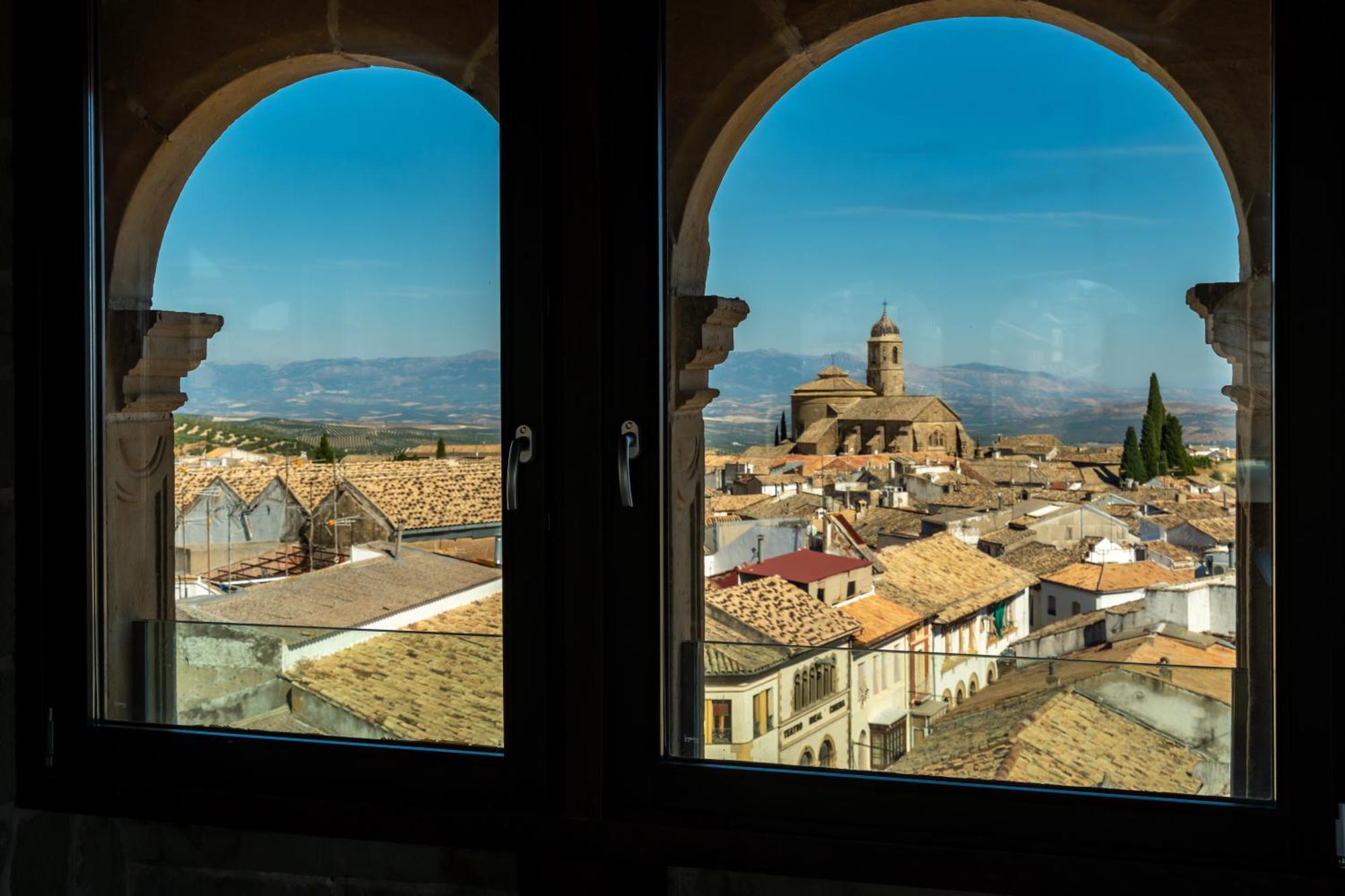 Hotel Palacio De Ubeda 5 G.L Exterior foto View of the town from the tower of the church