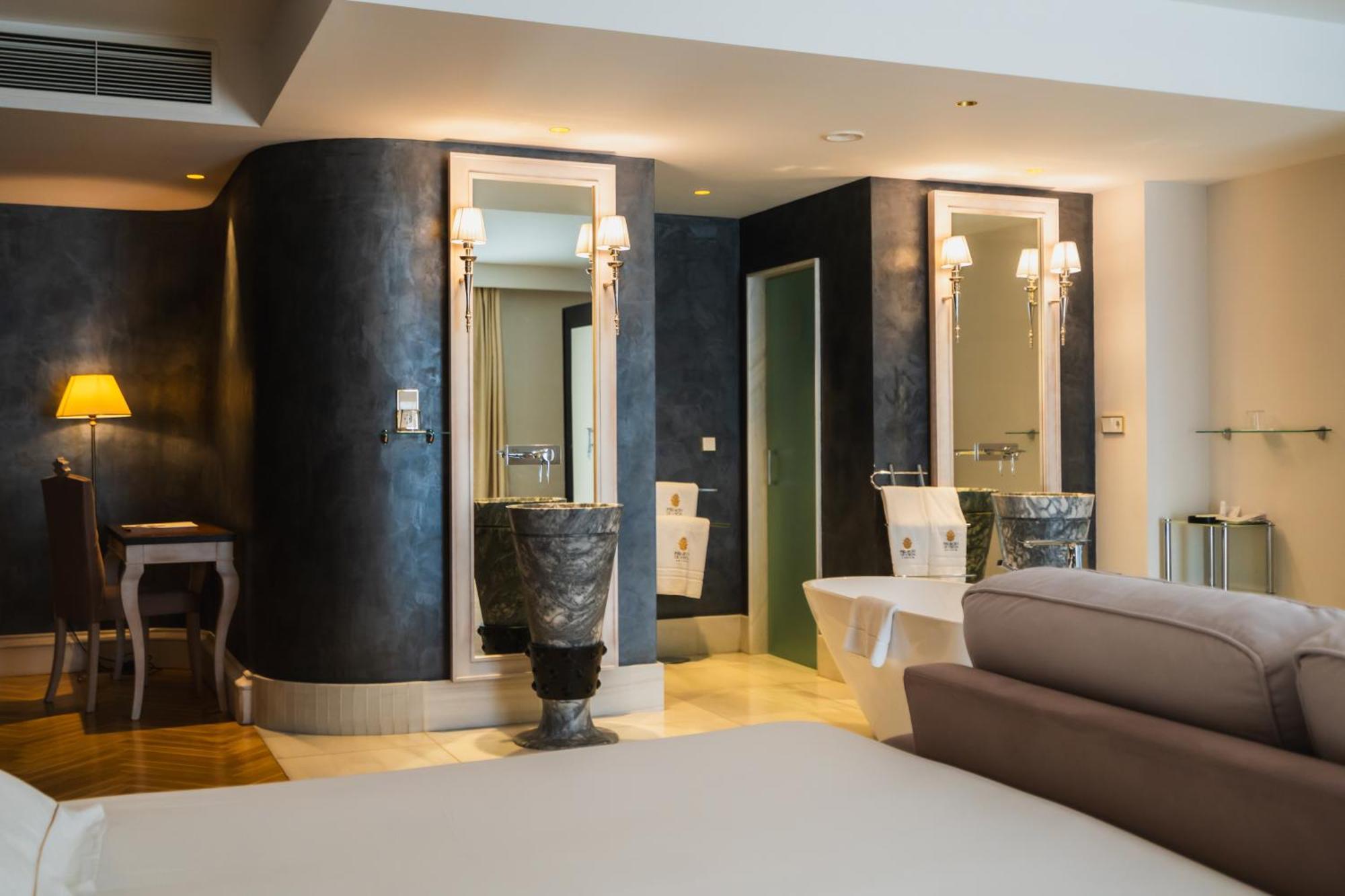Hotel Palacio De Ubeda 5 G.L Exterior foto A bathroom at the Mandarin Oriental, Munich