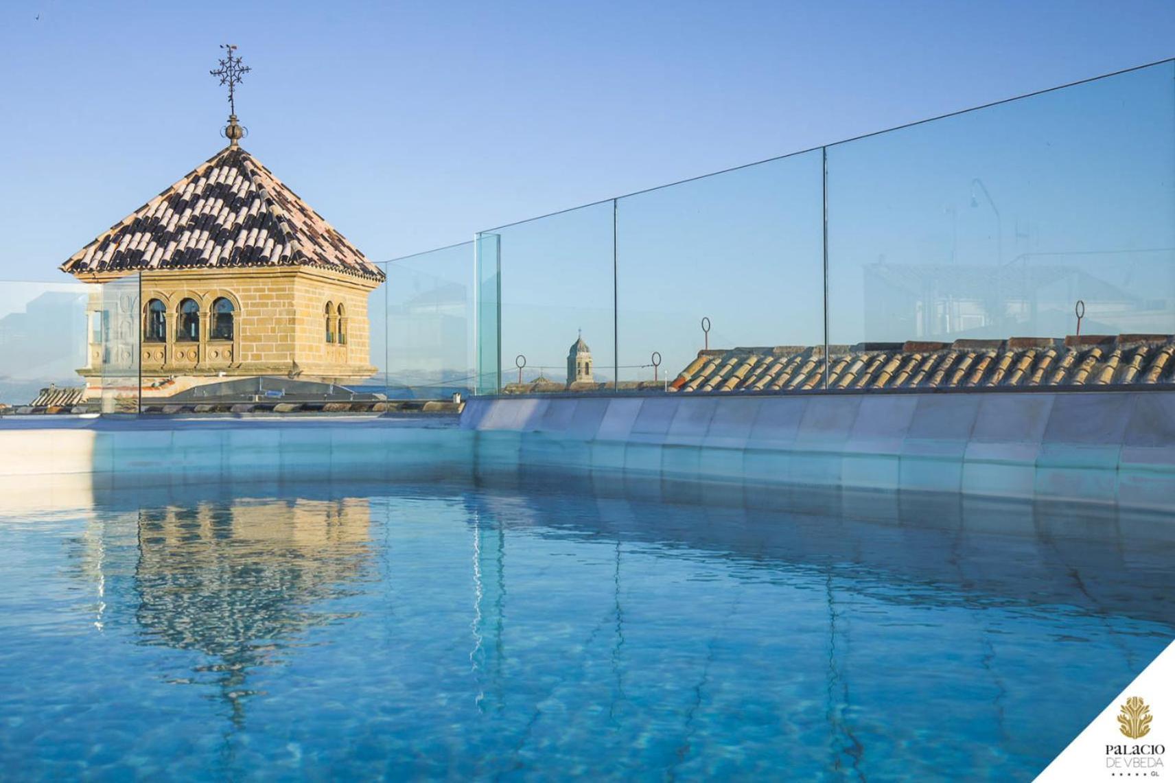 Hotel Palacio De Ubeda 5 G.L Exterior foto The rooftop pool